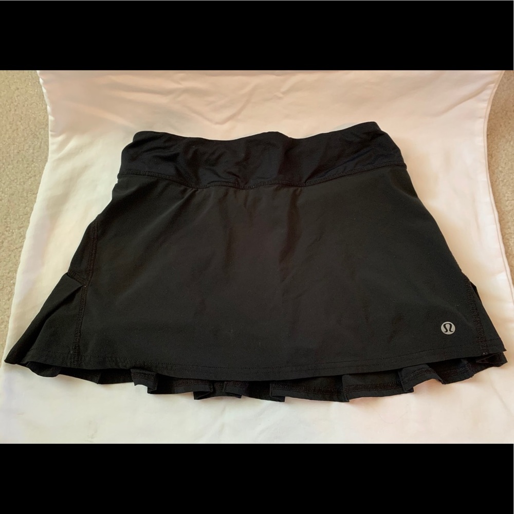 black lululemon tennis skirt with ruffles